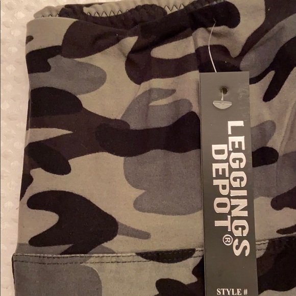 NEW! High Rise Legging Black Gray Camouflage - Picture 4 of 9